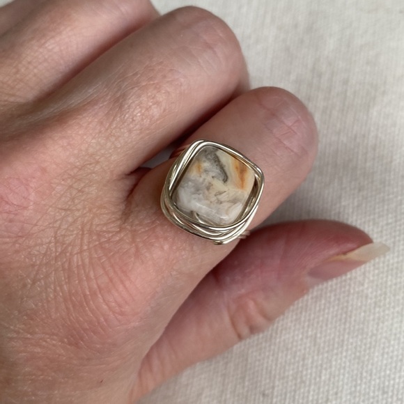 73 Crazy Lace Agate wire wrapped ring - Picture 4 of 6